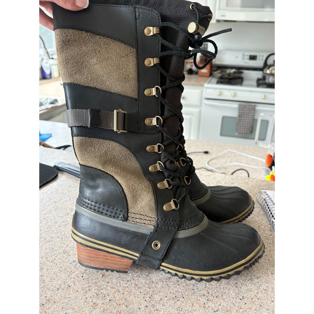 Sorel Conquest Carly tall black and khaki leather waterproof winter boots size 7